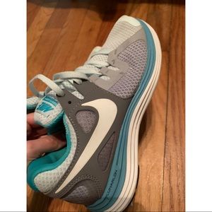 Grey & blue nike sneakers size 6